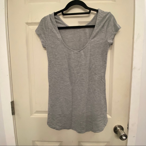 Vera Moda Grey T Shirt. Lower back. Size small. - Picture 2 of 3